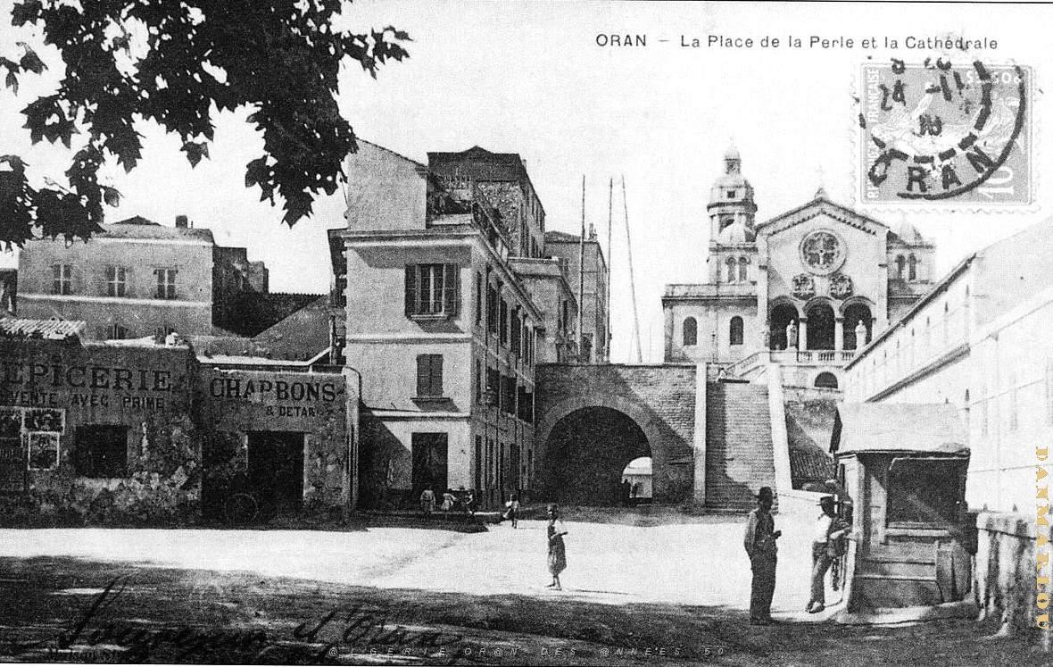 MB h- 009- eglise St-Louis et place de la perle.JPG